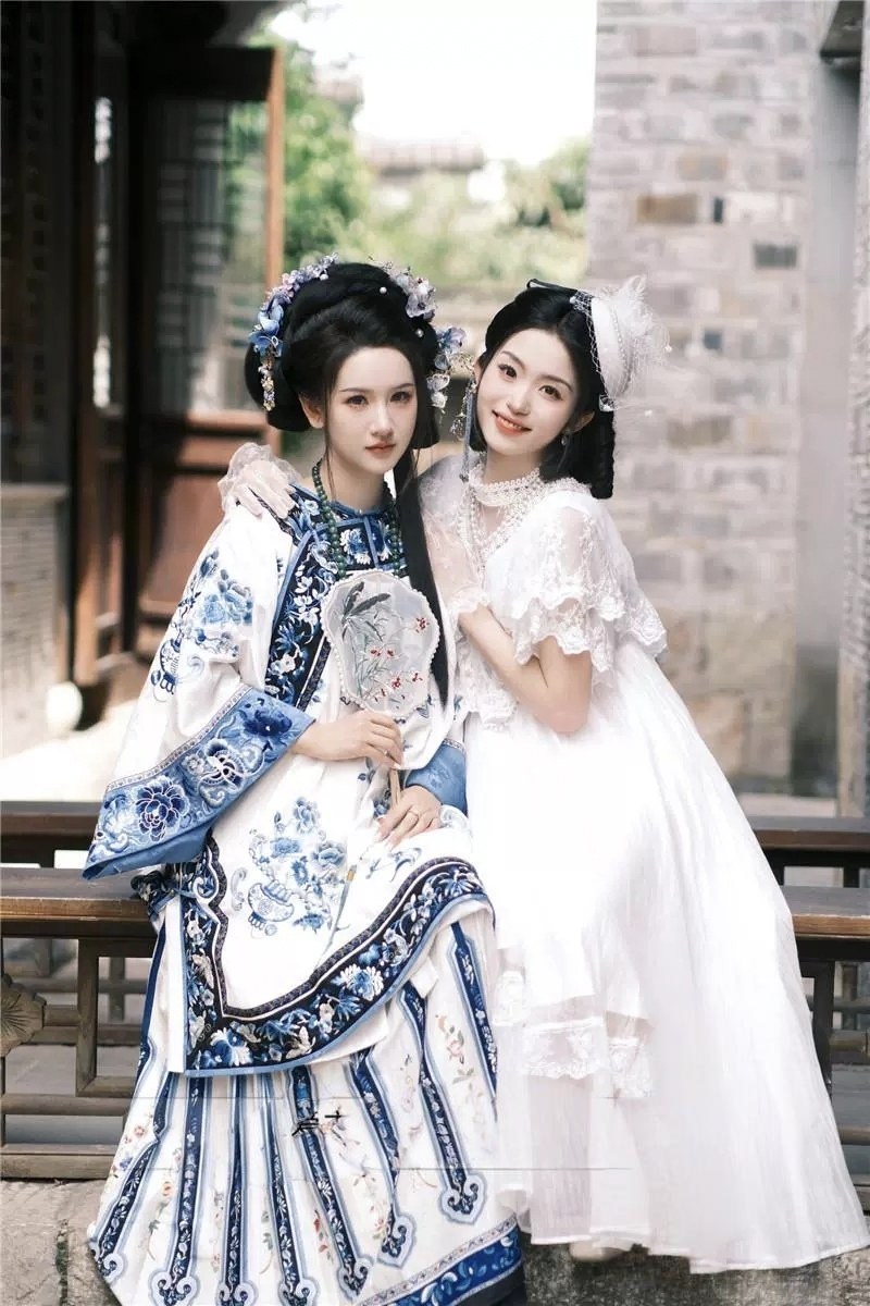格格旗装清朝服装晚清青花瓷重工印花上衣百褶裙清汉汉服女2025