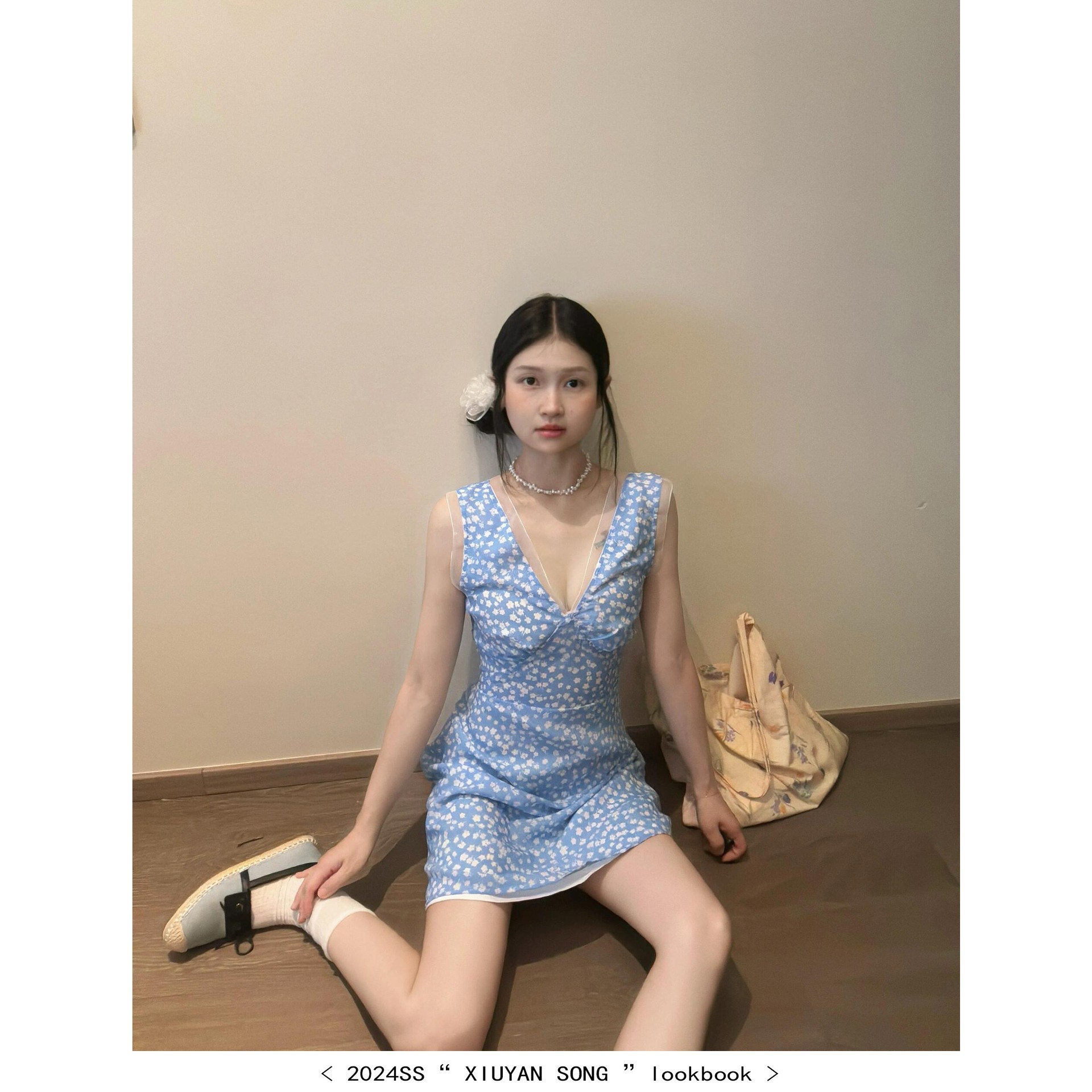 韩系蓝色清新碎花v领背心连衣裙女夏季修身度假风无袖收腰短裙子