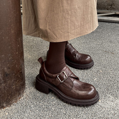 粗跟松糕底皮带扣懒人棕色单鞋