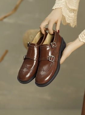 25春新款真皮低跟黑色英伦风小皮鞋女粗跟圆头皮带扣雕花懒人单鞋