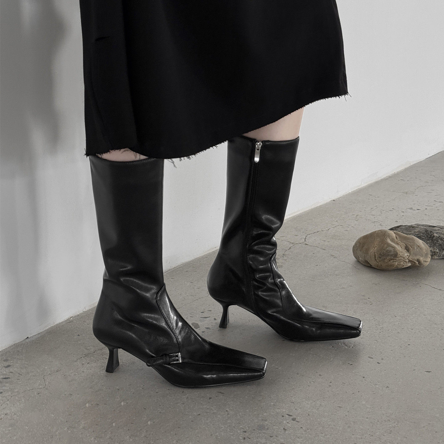 复古黑色摩登真皮方头时装靴女2025秋冬新款高跟皮带扣优雅中筒靴,女鞋,时装靴,淘宝优惠券,粉丝福利购,淘宝优惠卷