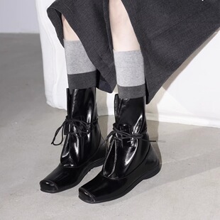 3.5cm绑带马丁靴女粗跟推推靴厚底猪鼻子褶皱短靴帅气慵懒机车靴