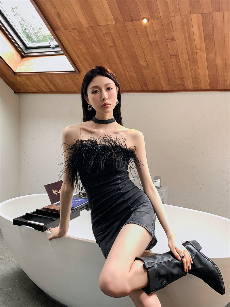 多巴胺叛逆千金风甜辣妹鸵鸟毛泰式茶歇法式抹胸牛仔裙连衣裙女夏