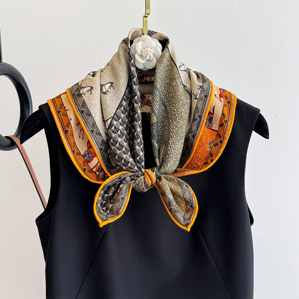 法国小马图腾橙色真丝羊绒围巾小方巾领巾高档送礼妈妈丝巾女