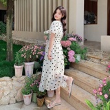 法式米白色波点连衣裙女2023年夏季新款法式温柔海边度假风长裙子，女装连衣裙，杭阁服饰