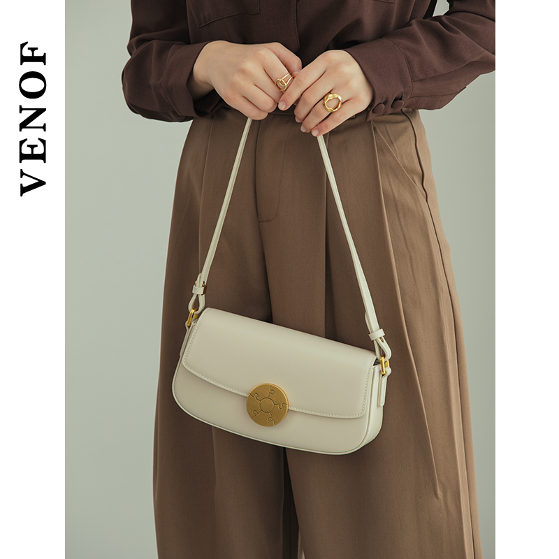 白色腋下包2025新款斜挎牛皮高级感小众设计生日礼物送女友单肩包