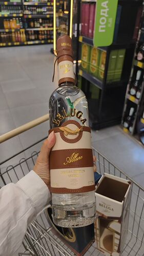 俄罗斯Beluga白鲸Allure马球限量版伏特加0.7L带独立编号礼盒洋酒