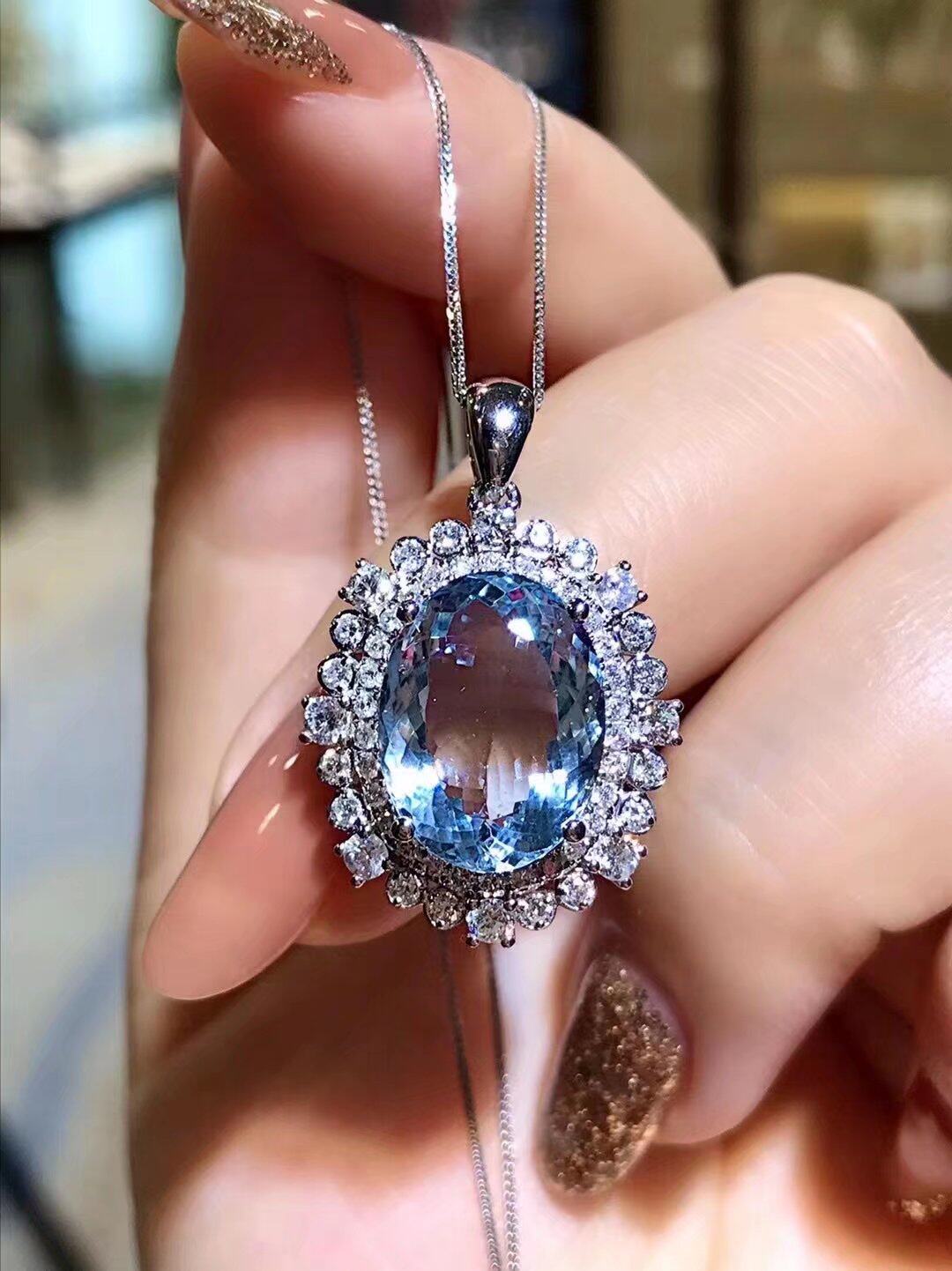 18K金配南非钻石镶女款 5.82克拉天然海蓝宝石吊坠真金真钻送证书