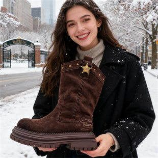 靴B667 真皮厚底圆头铆钉短筒坡跟时装 2026春新款 隐形内增高8厘米