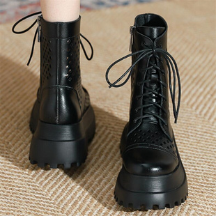 莱咖2026春秋新隐形内增高8厘米 真皮圆头厚底镂空坡跟马丁靴A672