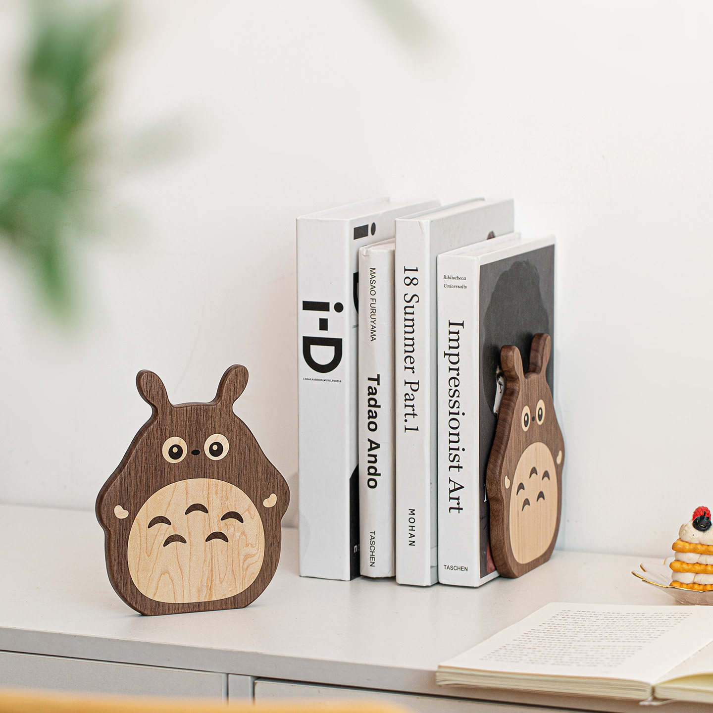 原创龙猫书黑胡桃木书立书挡创意ins风轻奢书夹可爱办公礼物书架
