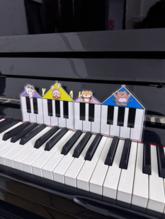 钢琴键盘小房子音乐教学钢琴教具启蒙课堂学习趣味识谱游戏塑封卡