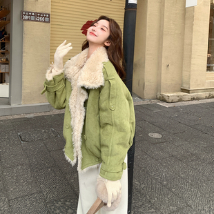 绿色皮毛一体羊羔毛外套女2025冬季新款韩版短款加厚保暖棉衣棉服