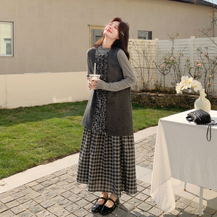 灰色套装裙女2026春季新款格纹木耳边拼接背心连衣裙打底衫两件套