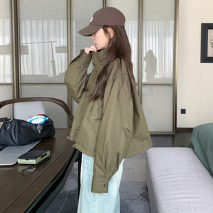 军绿色短款工装风衣外套女2026春秋韩版宽松小个子休闲夹克冲锋衣