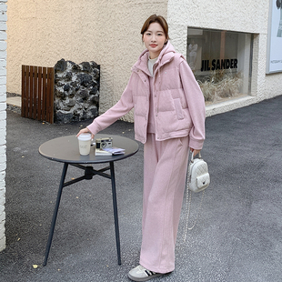 多巴胺减龄粉色羽绒马甲卫衣套装女2025冬新款长裤休闲运动三件套