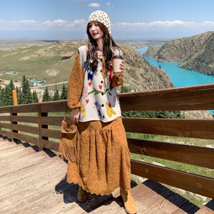 法式度假风套装裙女2026春季新款绣花针织马甲刺绣提花裙子两件套