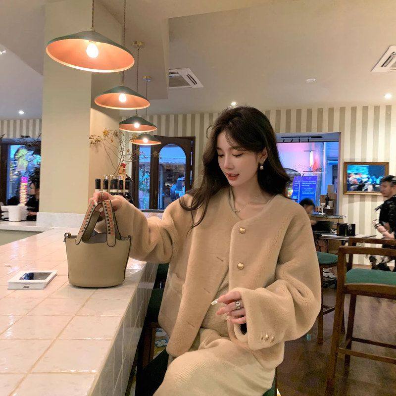 2025冬季新款羊剪绒短款皮毛一体小个子圆领羊羔毛大衣皮草外套女,女装/女士精品,皮草,淘宝优惠券,粉丝福利购,淘宝优惠卷