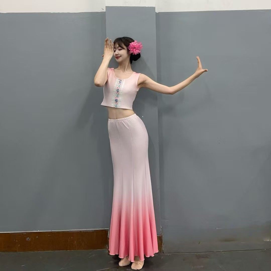 新款傣族舞蹈服装女学生艺考包臀修身演出服渐变鱼尾裙孔雀舞云南