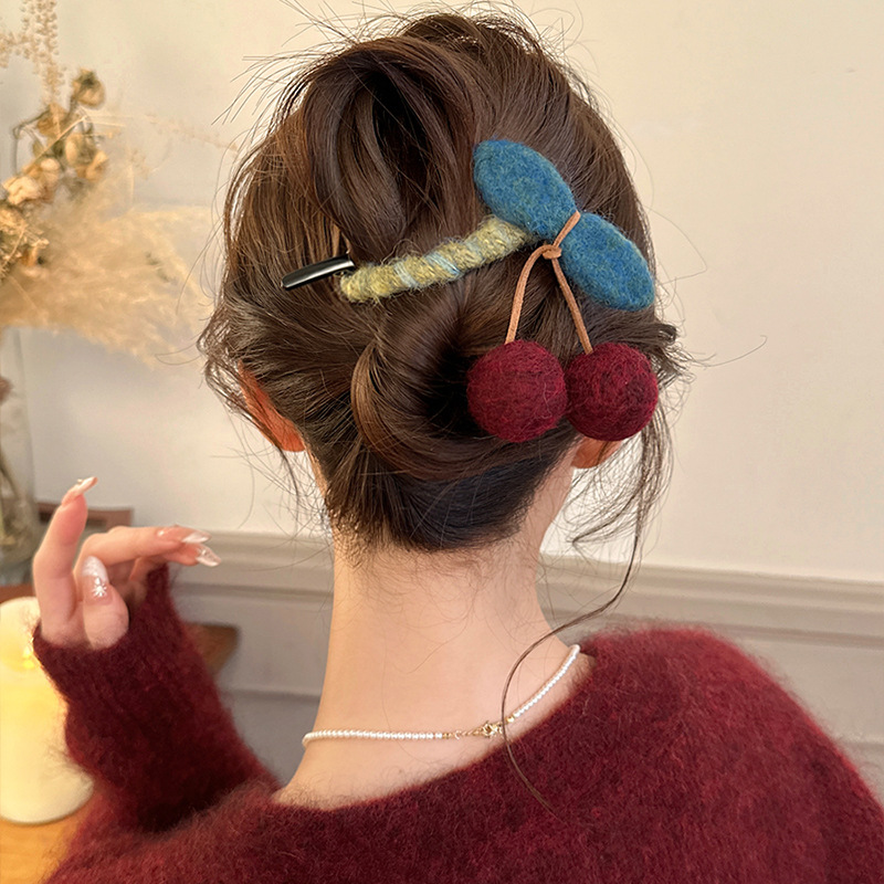 秋冬复古樱桃扭扭夹女时尚独特高级感发夹后脑勺盘发显发量鲨鱼夹