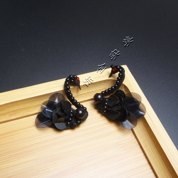 手工订珠黑白色天鹅折叠珠片花饰服装家纺DIY配饰配件|msdalam kategori rumah Fabrik, bahan-bahan jahitan DIY, alat dan produk siap, Aksesori jahit DIY/aksesori/aksesori, manik/berlian/Bunga dan aksesori lain - dari Buy2taobao.com untuk memberikan perkhidmatan ejen Taobao profesional membeli