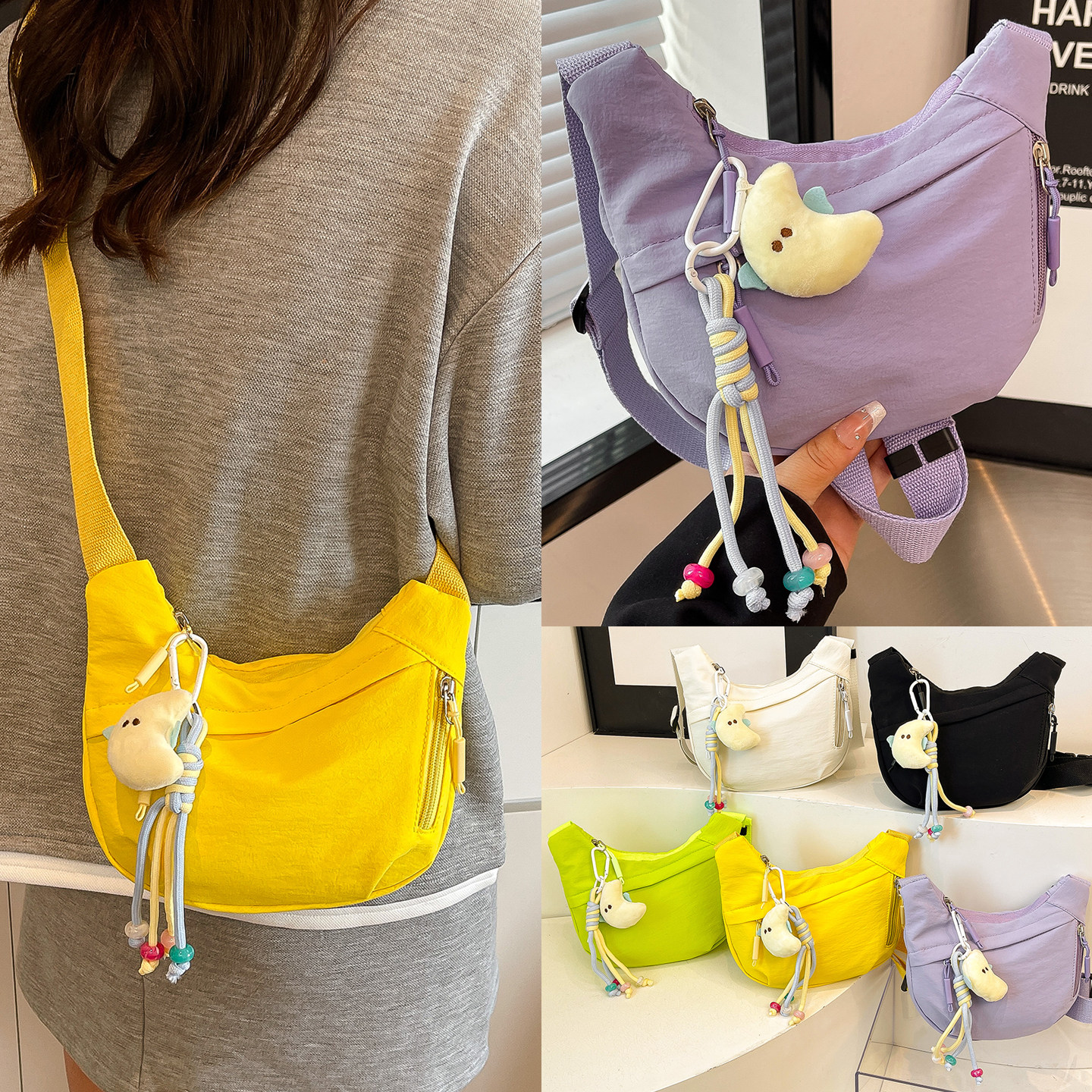 韩版休闲轻便运动男女童单肩包简约纯色宝宝饺子包洋气儿童斜挎包