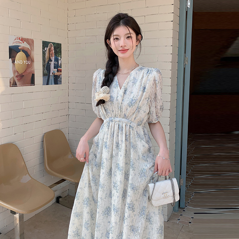 碎花法式茶歇裙小V领茶歇连衣裙辣妈甜美失序混搭风收腰长裙显瘦图片