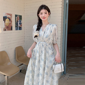 碎花法式茶歇裙小V领茶歇连衣裙辣妈甜美失序混搭风收腰长裙显瘦图片