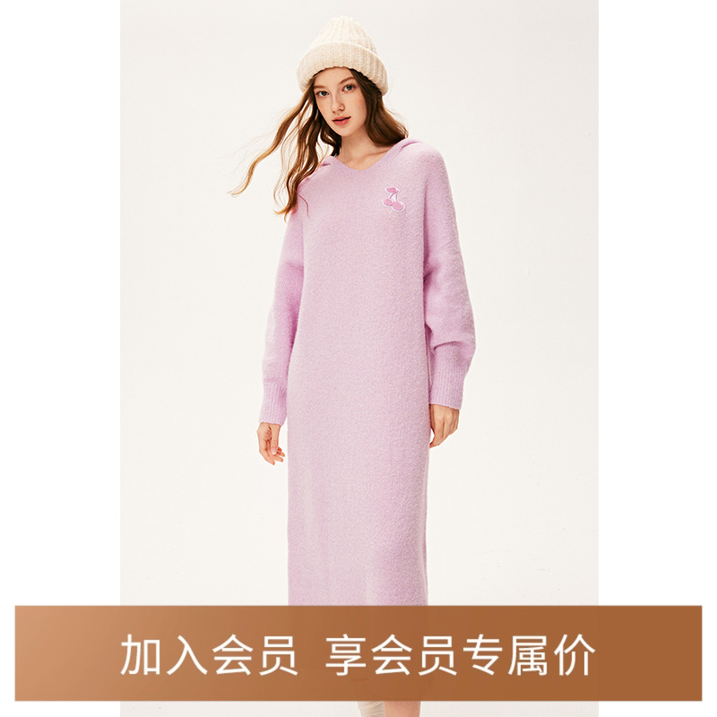 诗凡黎连帽羊毛樱桃针织连衣裙2024秋款多巴胺粉色奶系长裙女