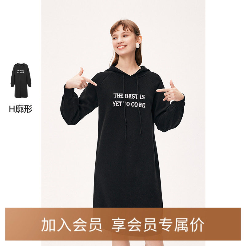 诗凡黎内搭黑色连帽连衣裙2024冬新款宽松直筒中长裙疏离感穿搭女