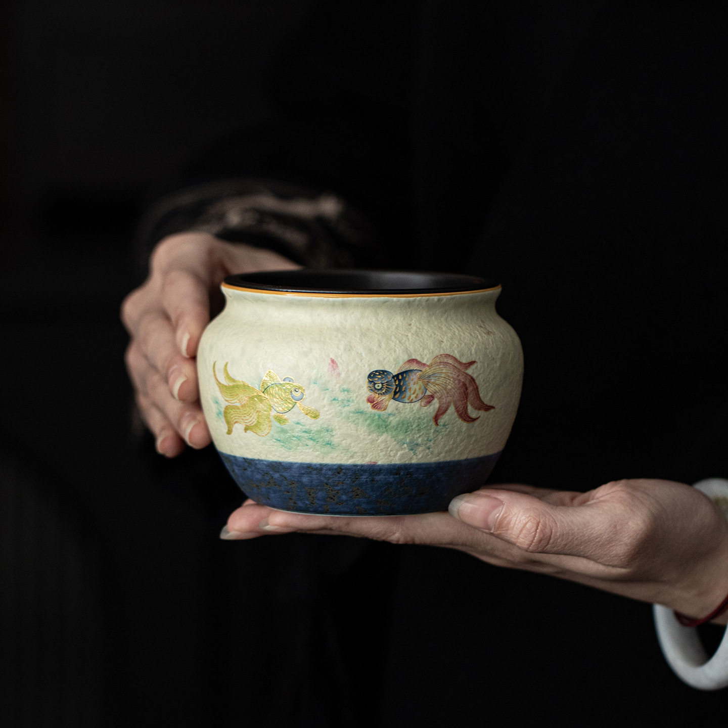 青花火石红金玉满堂茶渣缸