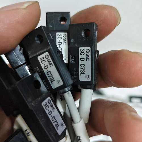 出SMC磁性开关3C-D-C73L，拆机件，成色还可以，有点--议价商品