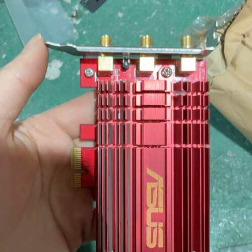华硕无线网卡。PCE一AC68 双屏1900m台式机用，原装--议价商品