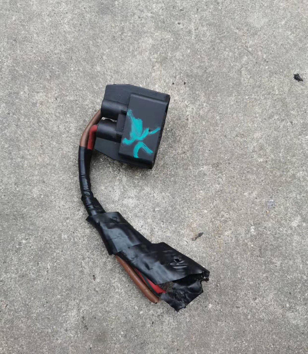 BMW/宝马水箱电子风扇电子扇插头