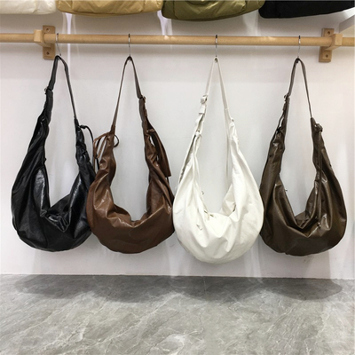 小脏柜 新款复古抽拉绳饺子包小众油蜡皮大容量褶皱月牙斜挎包女