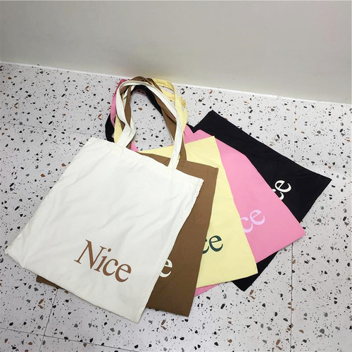 小脏柜 2025夏季新款马卡龙色尼龙布包包轻便休闲百搭Nice字母包