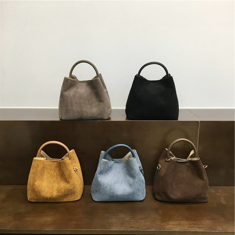 小脏柜 高级感麂皮绒质感手提水桶包简约上班手拎包百搭斜挎女包
