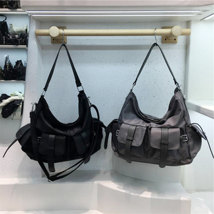 小脏柜 韩国新款大容量通勤尼龙多口袋机车包休闲单肩斜挎托特包