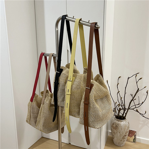 小脏柜 有夏天的感觉草编包百搭撞色休闲斜挎包时尚通勤ins编织包