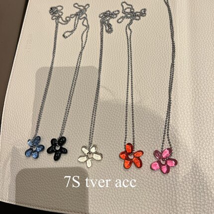 现tver acc 韩代净透花朵吊坠项链毛衣链 长项链 70Cm