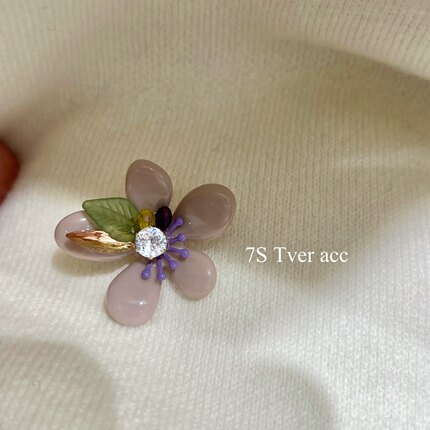 tver Acc韩国进口亚克力花朵胸针暗粉色别针 胸徽气质精致