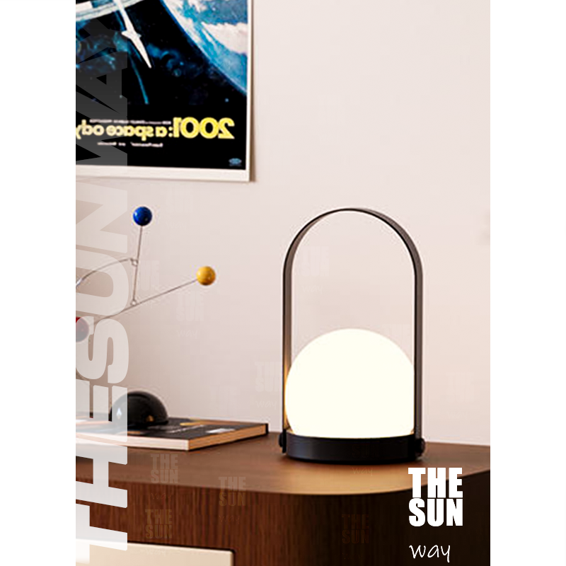 丹麦MenuCarrie桌面台灯