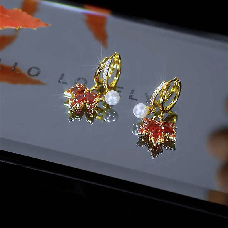 轻奢锆石枫叶珍珠耳环拍下减5元