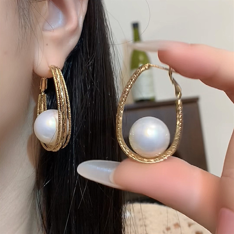 金色椭圆多层纹理珍珠耳环