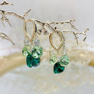 新款 轻奢气质耳饰小众设计爱心耳扣 高级感绿色锆石水晶耳环女时尚