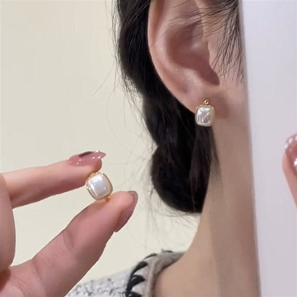 新款潮简约白色珠珠耳扣女气质轻奢时尚小众温柔ins风抗过敏耳饰