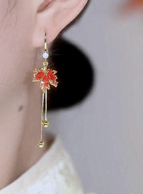 红色枫叶耳环女2025年新款潮耳钩高级感银针复古小众轻奢耳饰