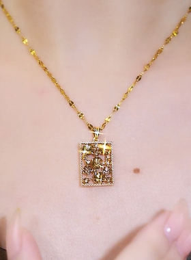 轻奢时尚咖色满钻方形钛钢项链