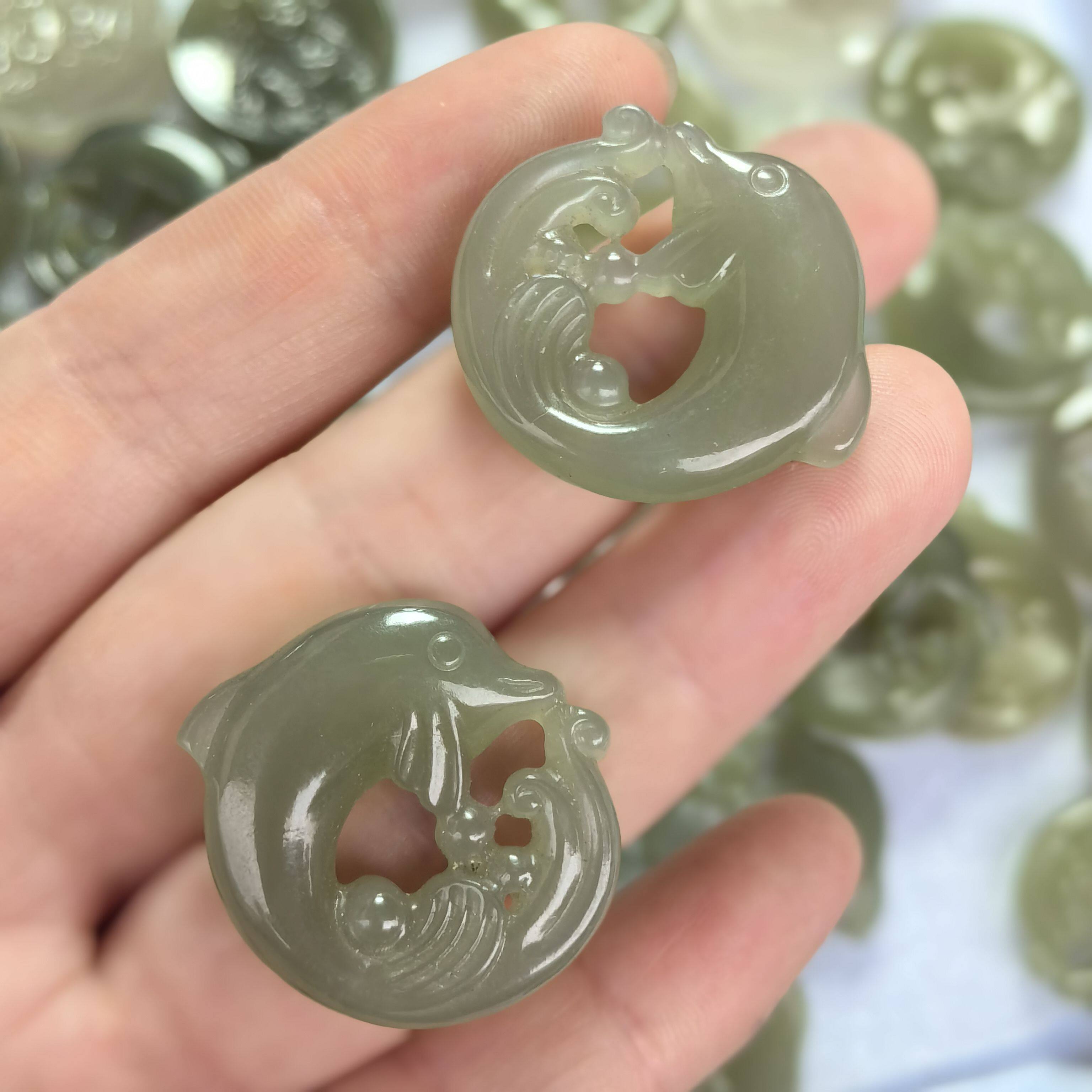 和田玉海豚小吊坠青海料男女款双面镂空玉佩玉石挂件情侣挂坠