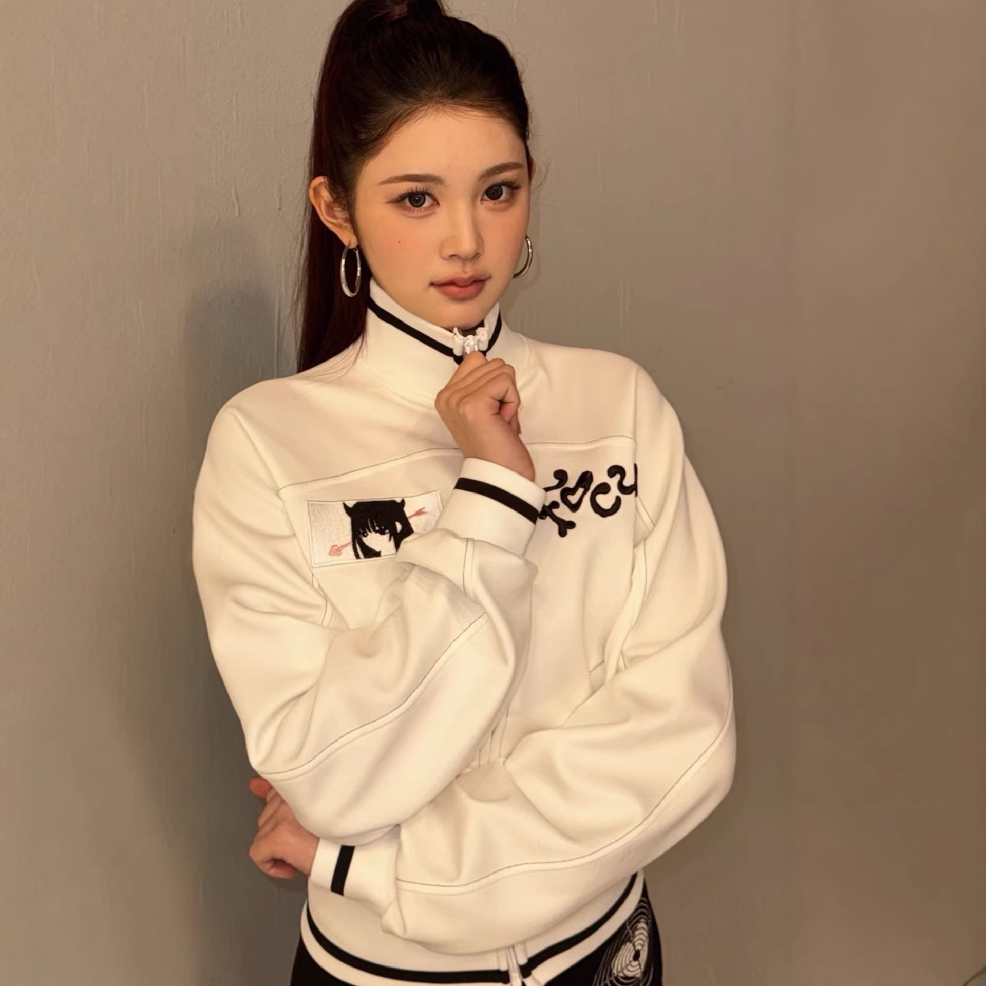 hearts2hearts伊安心妹同款动漫印花长袖拉链外套夹克套装图片
